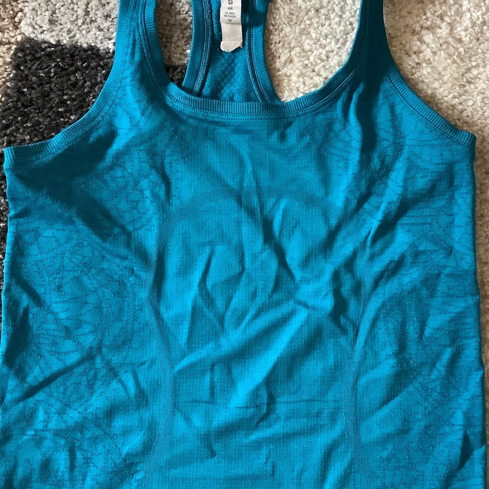 Lululemon athletic tank size 4